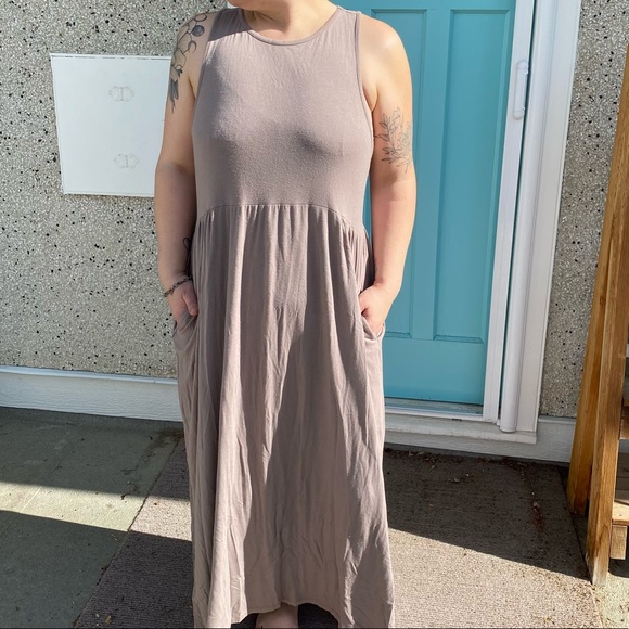 Lovely Racerback Maxi Dress Lost in Layers L/XL in Taupe - Picture 6 of 7